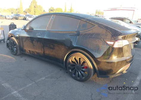 2022 Tesla Model Y Performance Dual Motor All-Wheel Drive z USA, uszkodzony, nr VIN 7SAYGDEFXNF341730